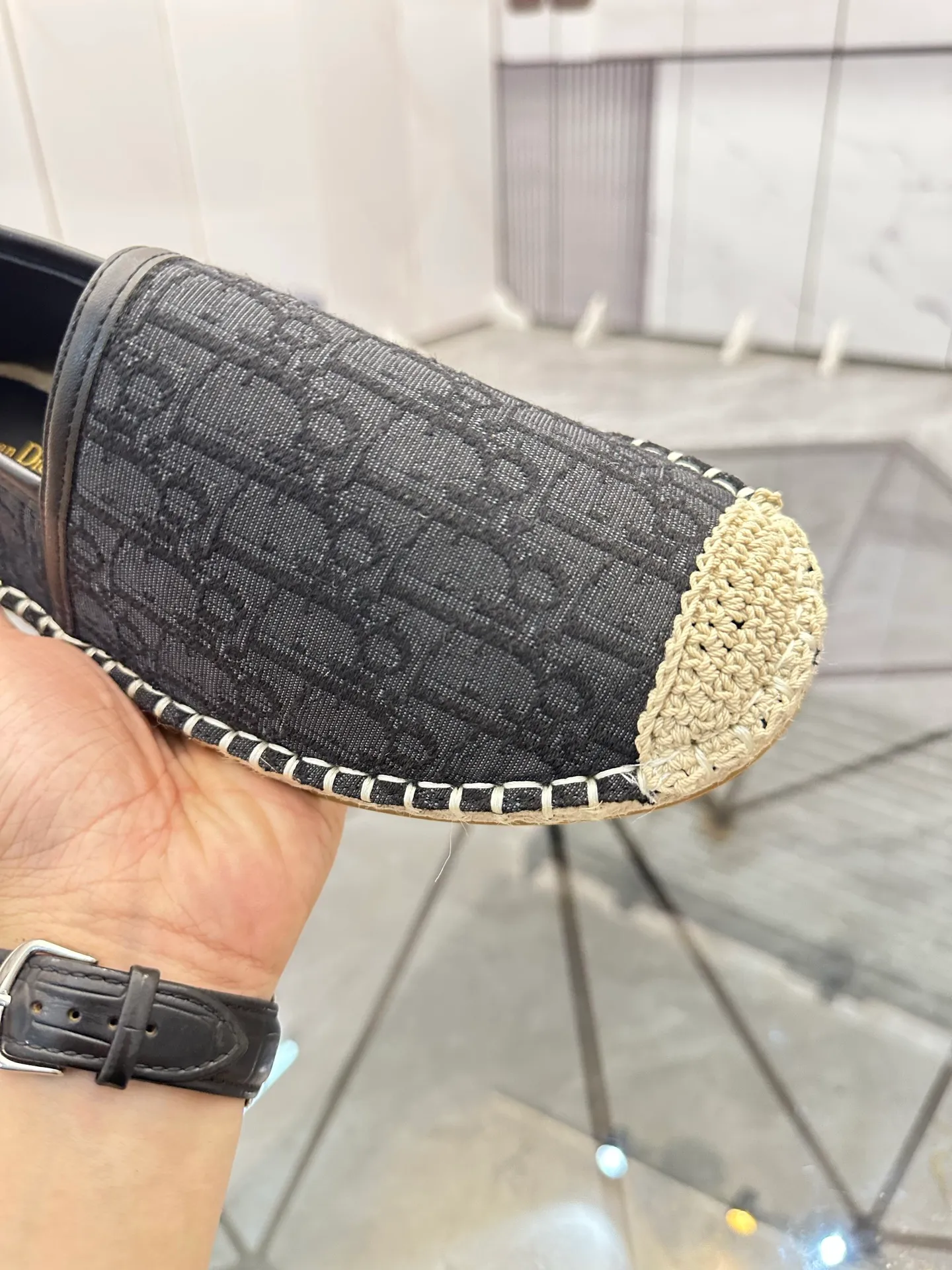 Men's shoes for sale 💰: 💰P400¥ Product trademark: Dior* "Dior*" low-top fisherman's shoes Regular size: 38-44 (can be customized to 37.45) Product materials: imported cowhide leather upper spliced ​​with original fabric, sheepskin lining, original outsole. Number: 1023